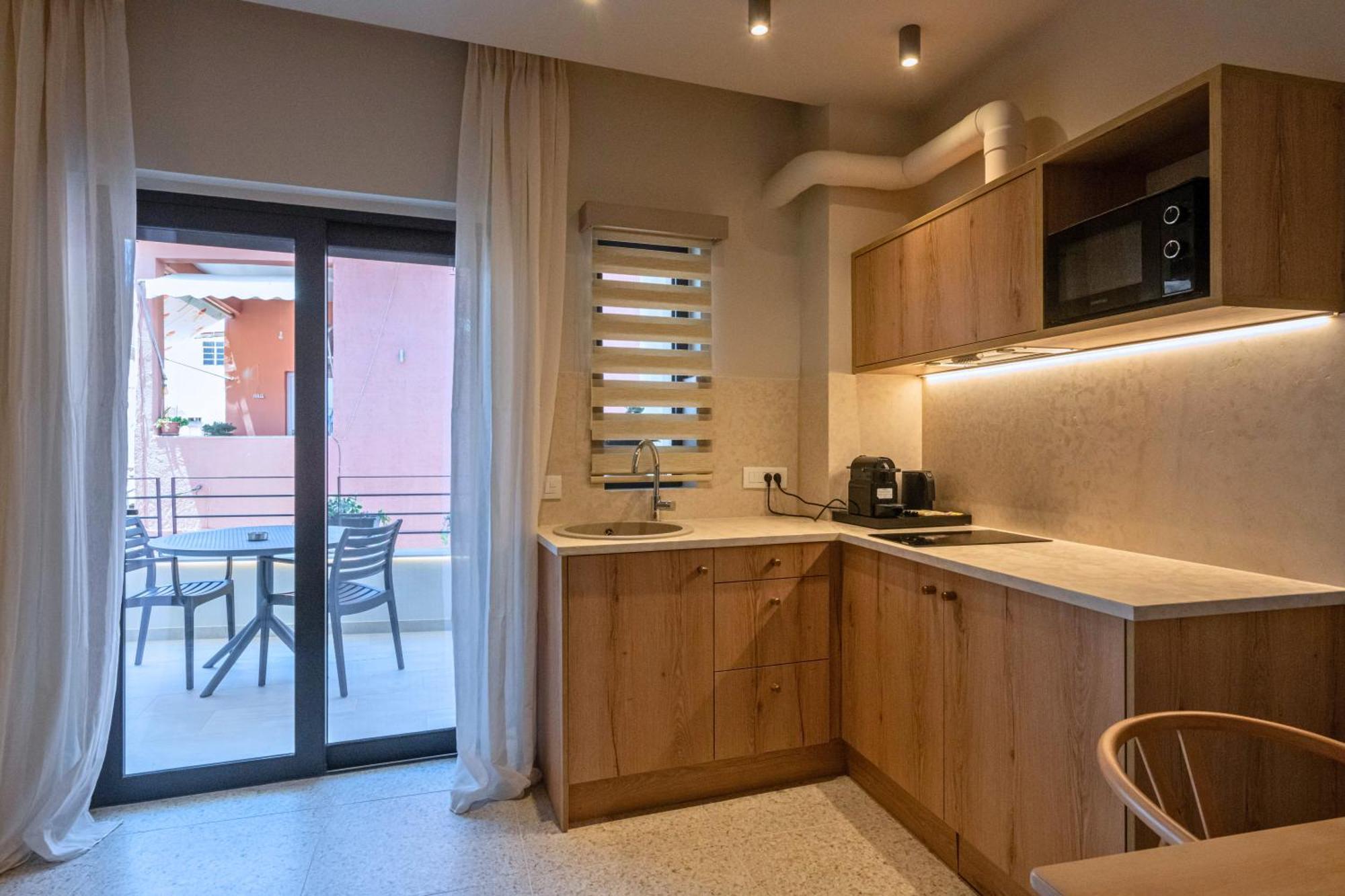 Asklipiou Cube - Kalamata Mediterranean Suites Dış mekan fotoğraf